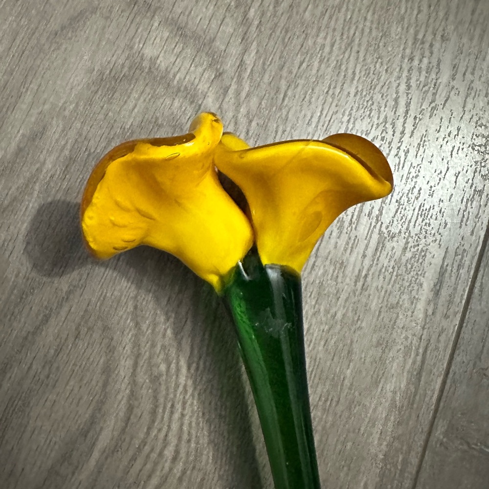 Elegant Yellow Calla Lily Glass Sculpture